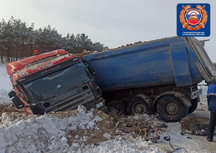 В Татарстане столкнулись два грузовика, погибла женщина